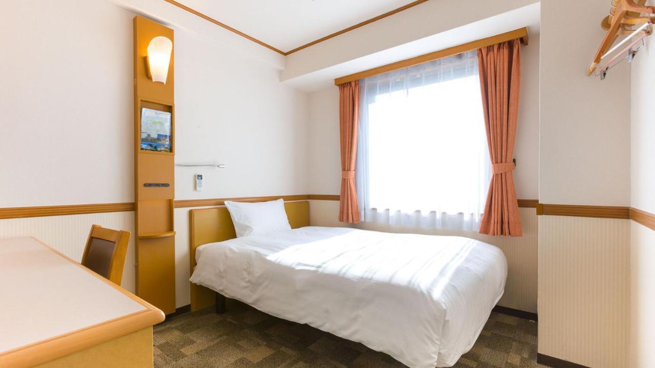 Toyoko Inn Shin-Osaka Chuo-Guchi Shinkan Bagian luar foto
